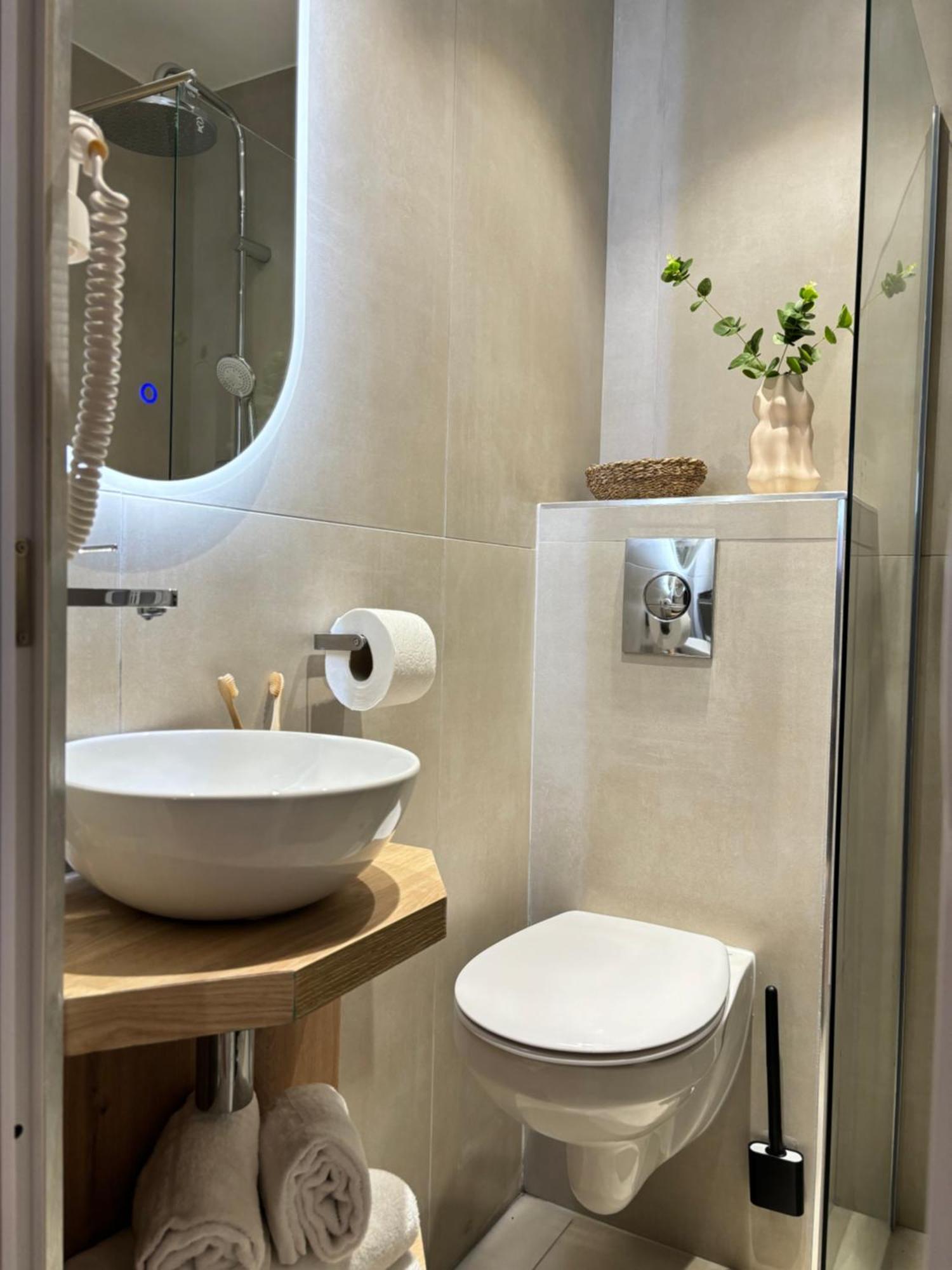 Hotel Paris Amore Bagian luar foto